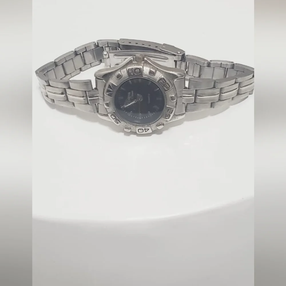 Vintage Ladies Silver Wrist Watch, Silver Tone Metal Band. 🌴